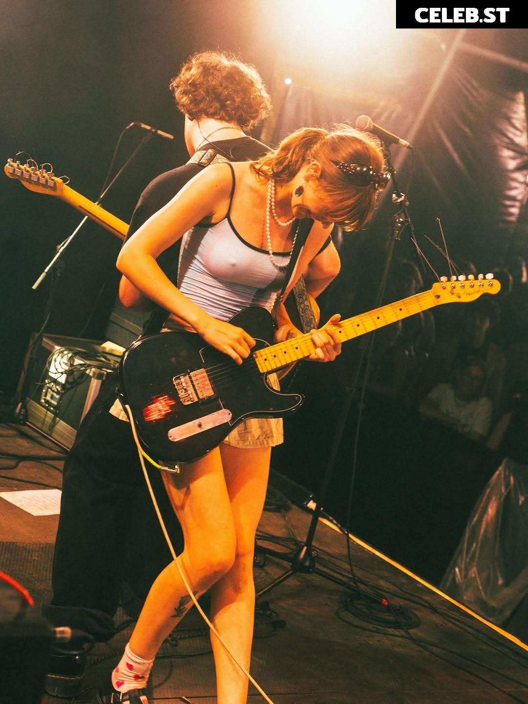Chloe Slater - Indie Musician Image 10624008