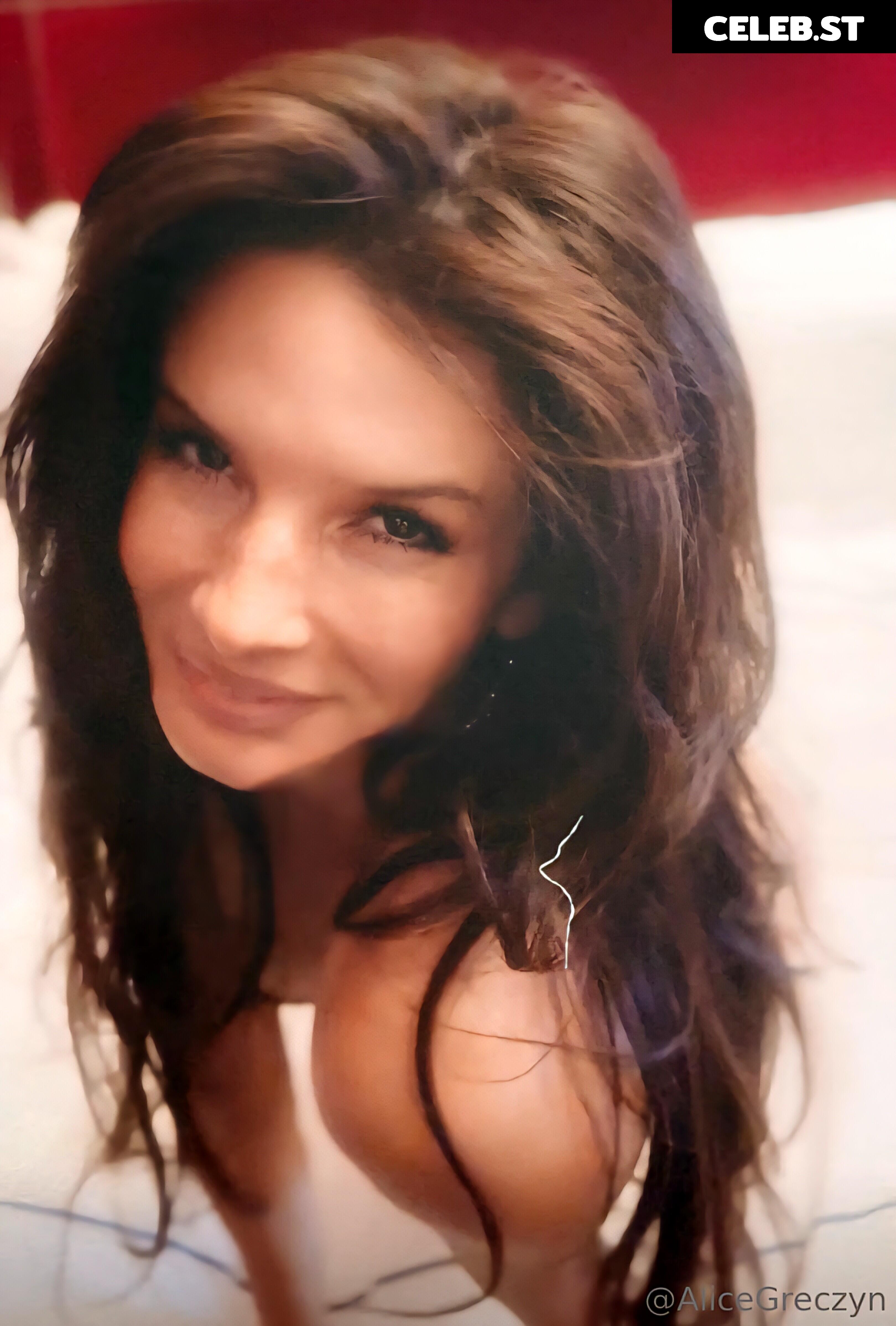 Alice Greczyn - Centerfold Image 10621969