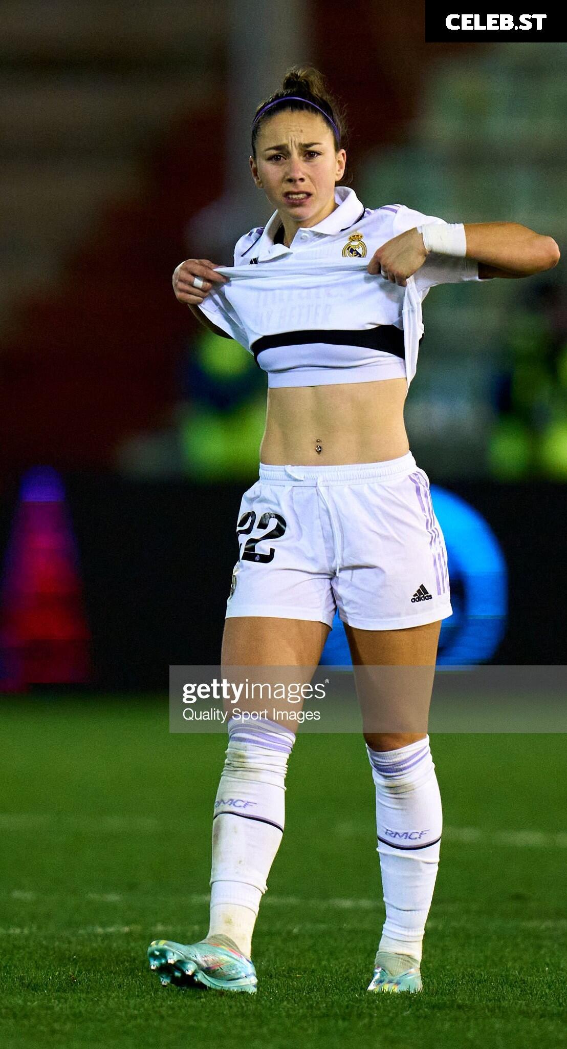 Female football/soccer players Image 10620613