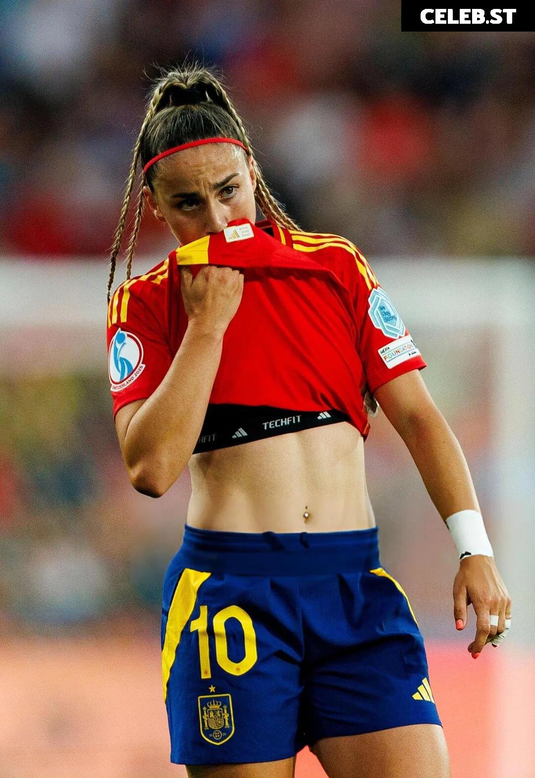 Female football/soccer players Image 10620610