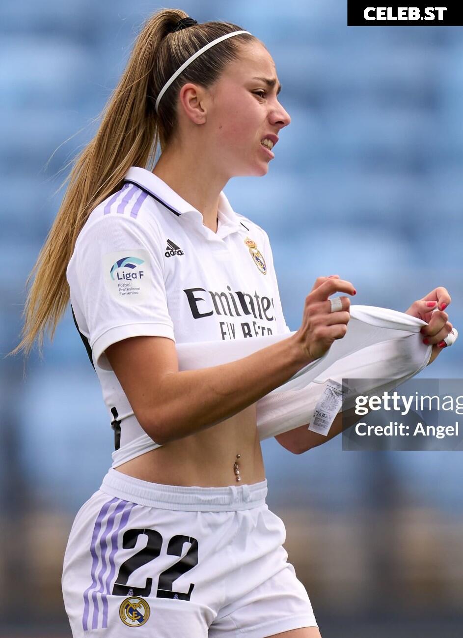 Female football/soccer players Image 10620616