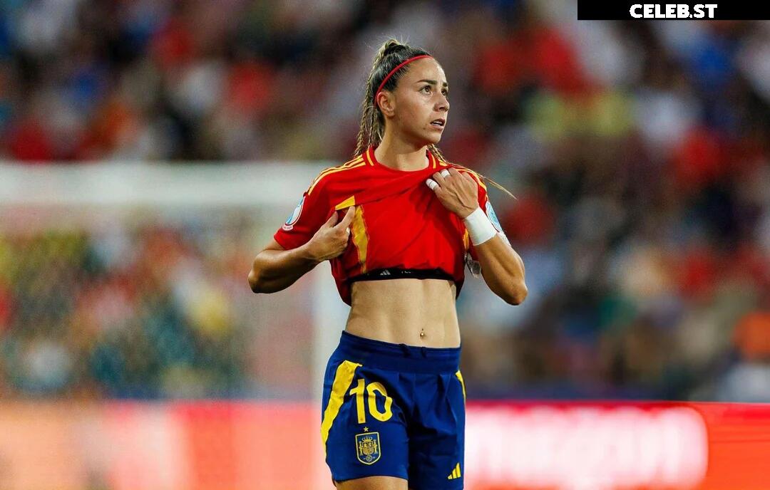 Female football/soccer players Image 10620614