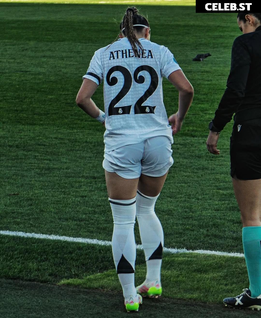 Female football/soccer players Image 10620634