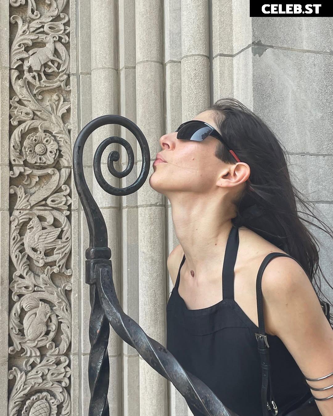 Caroline Polachek Image 10623925