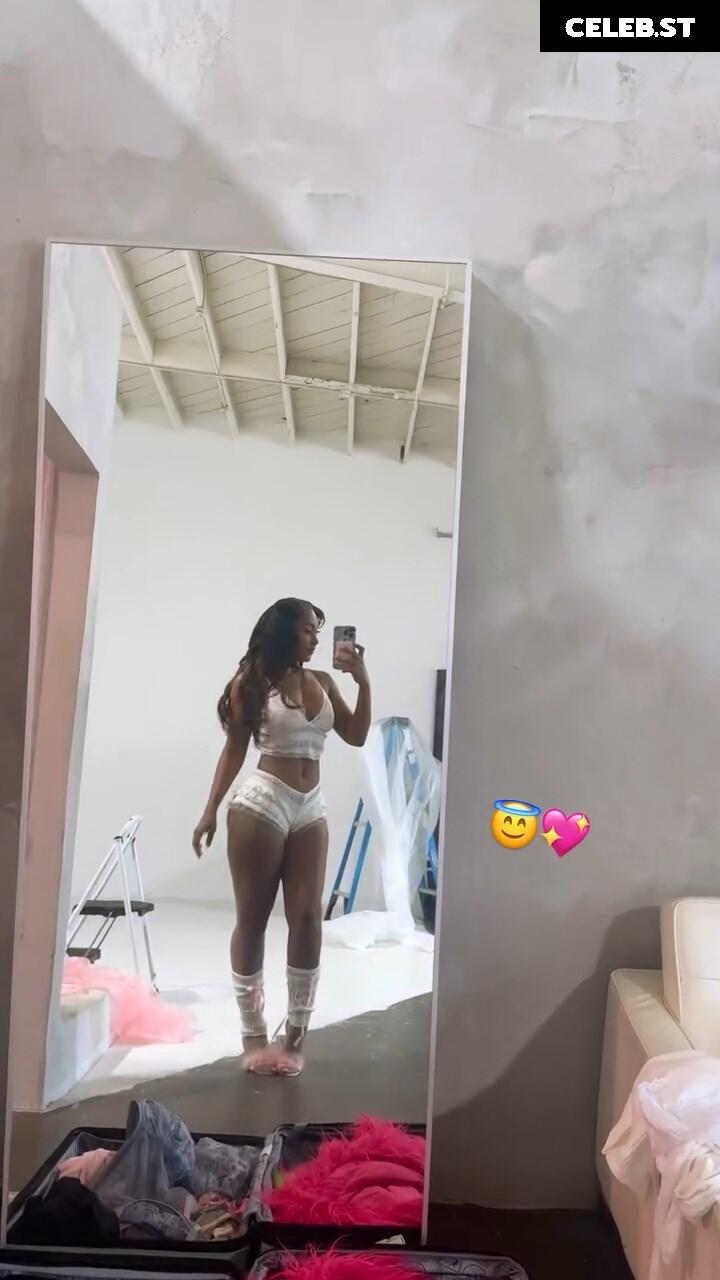 Parker McKenna Posey Image 10623910