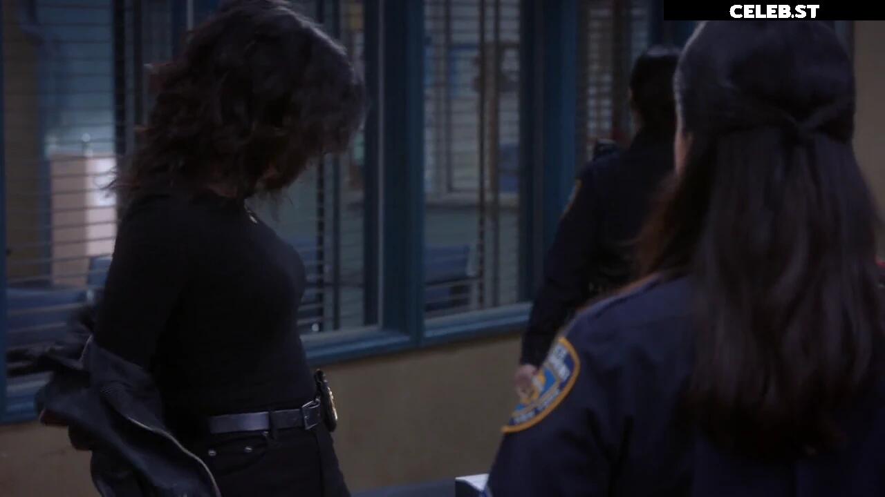 Stephanie Beatriz (Rosa Diaz from Brooklyn Nine-Nine) Image 10622095