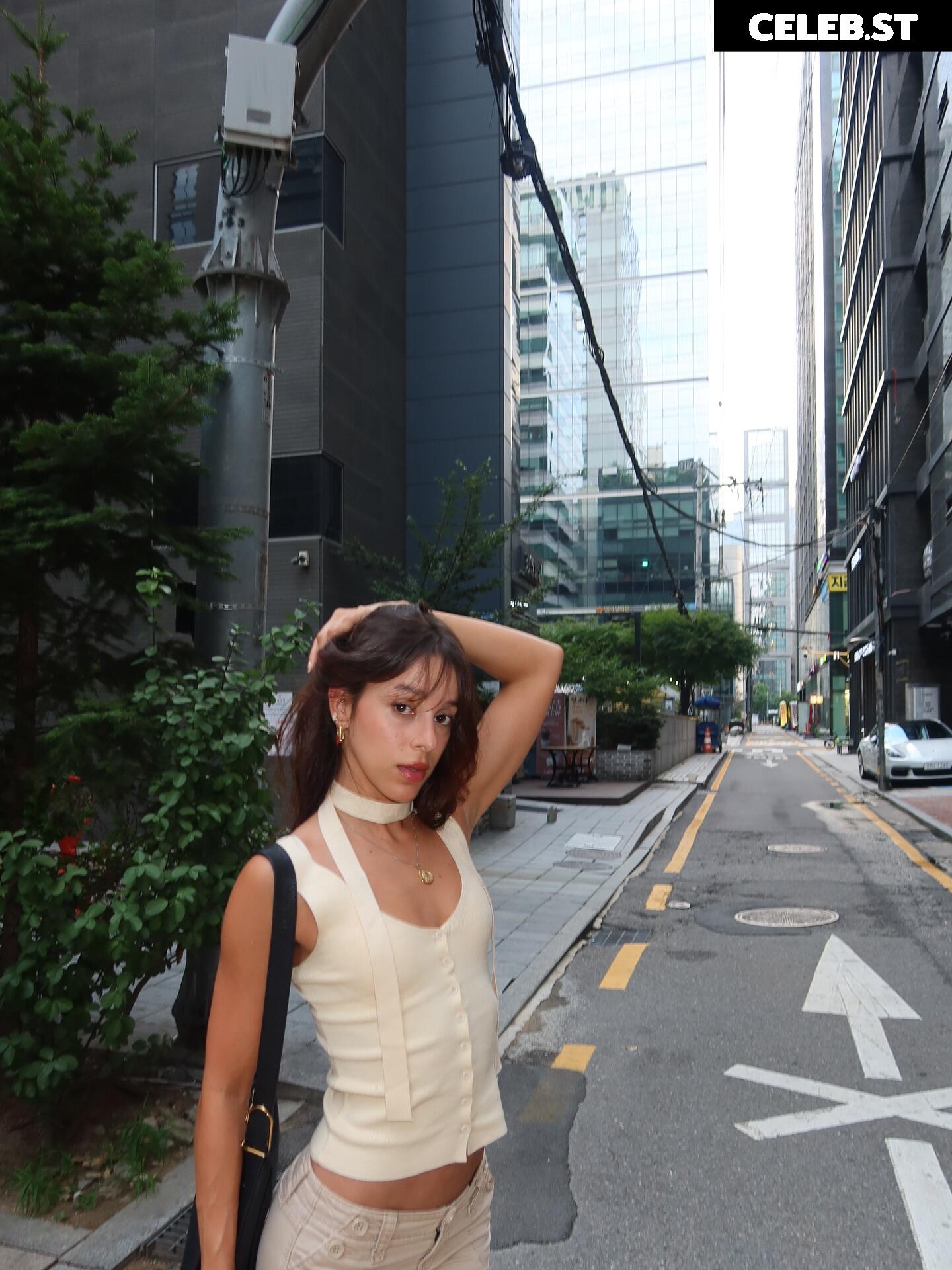 Izzybizzyspider | FBE React Girl Image 10608825