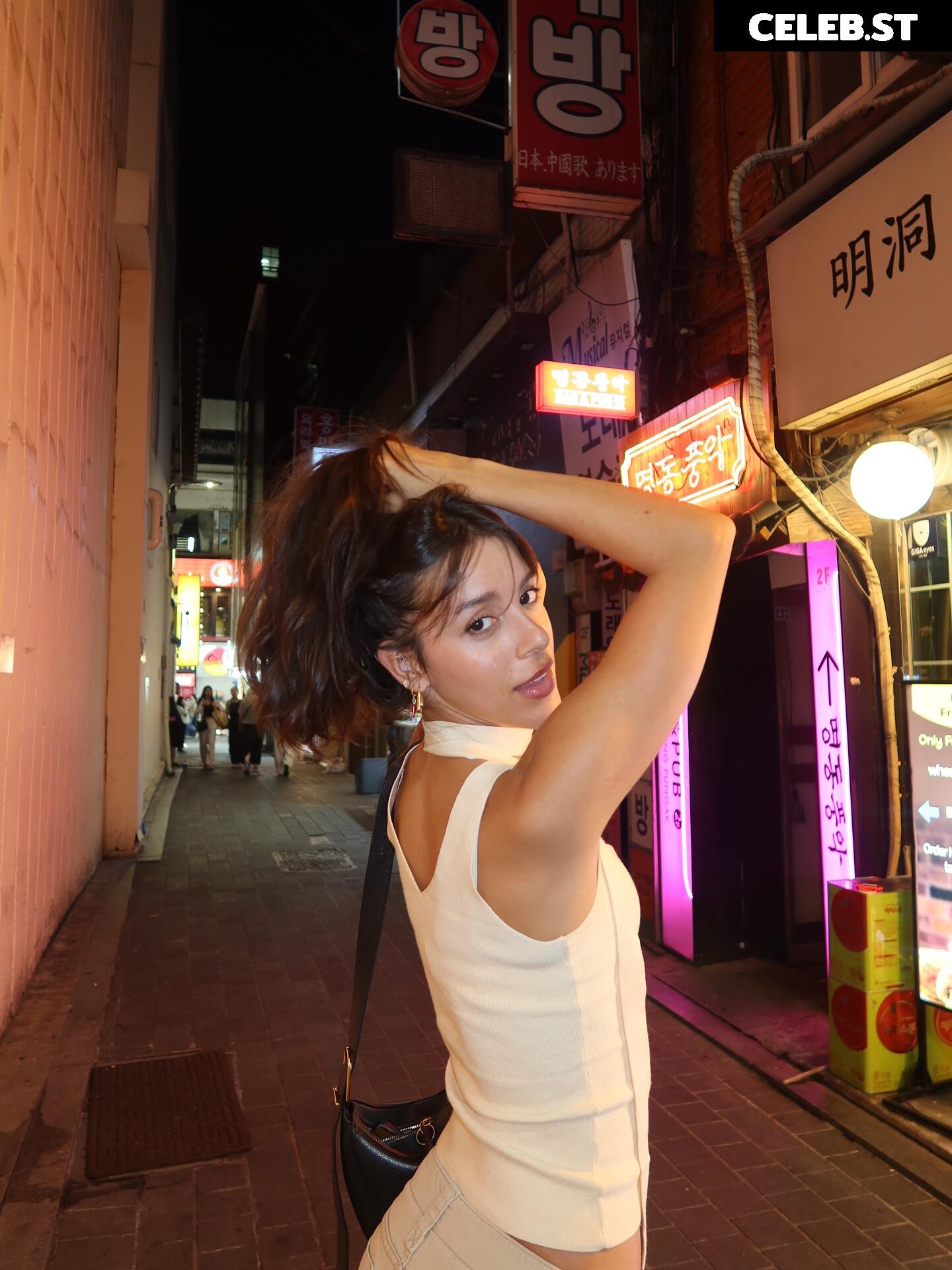 Izzybizzyspider | FBE React Girl Image 10608824