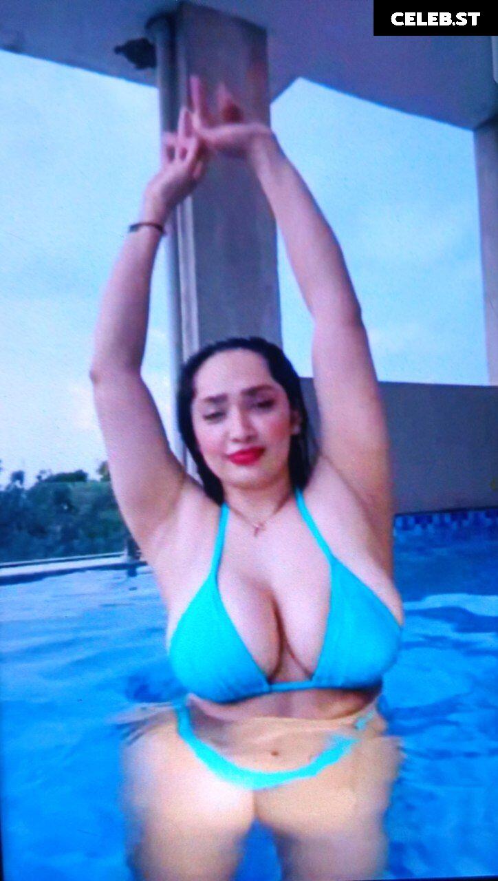 Aditi Mistry Image 10605120