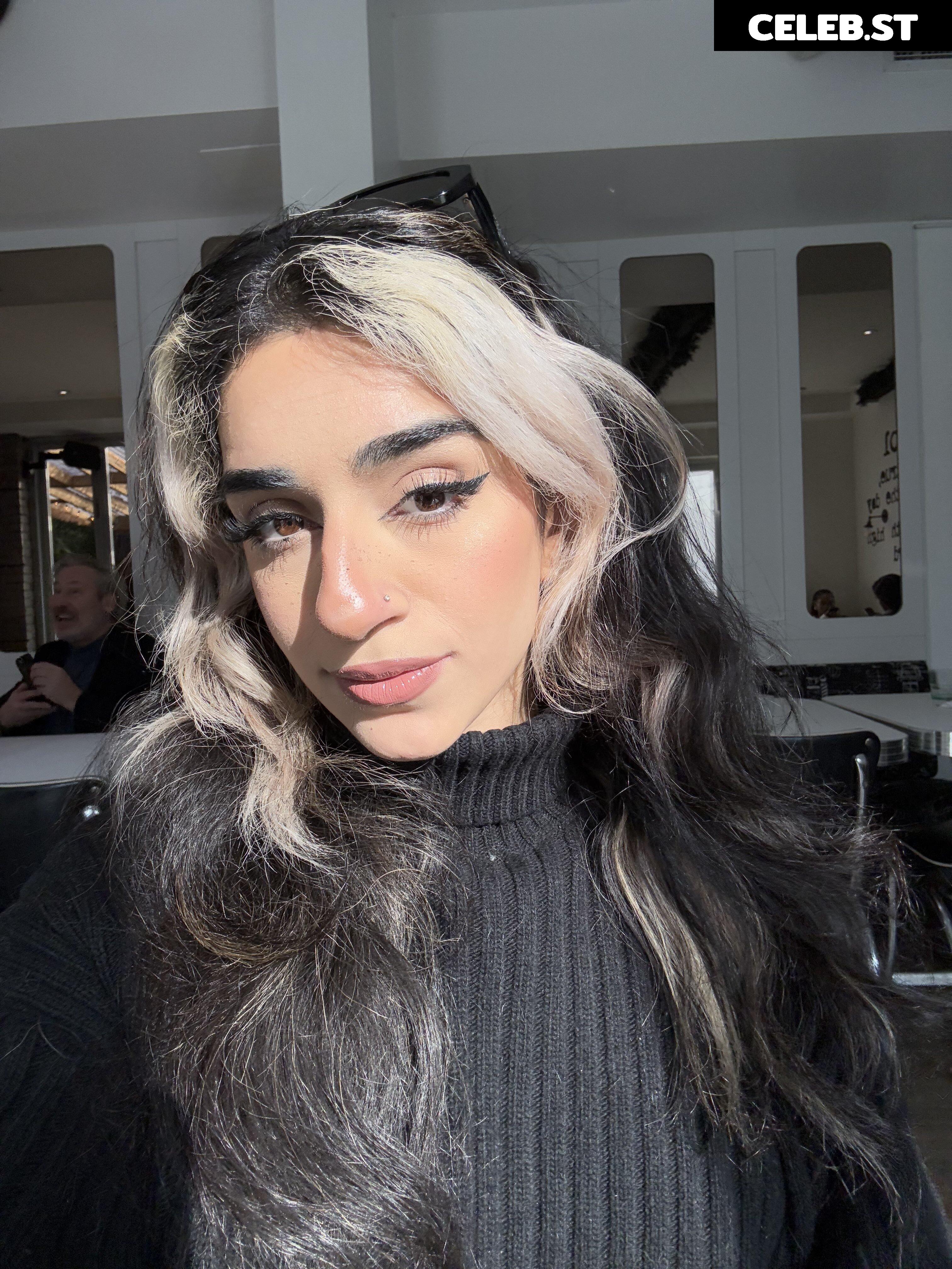 Saira Rose / sairaspooks Image 10605357
