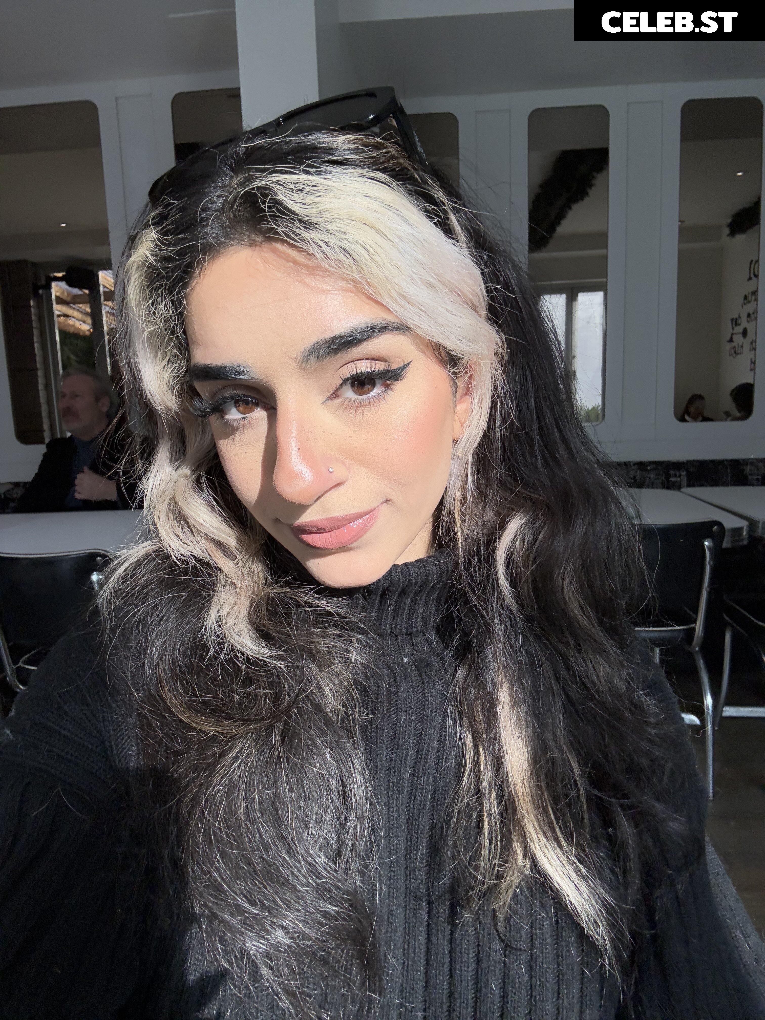 Saira Rose / sairaspooks Image 10605356