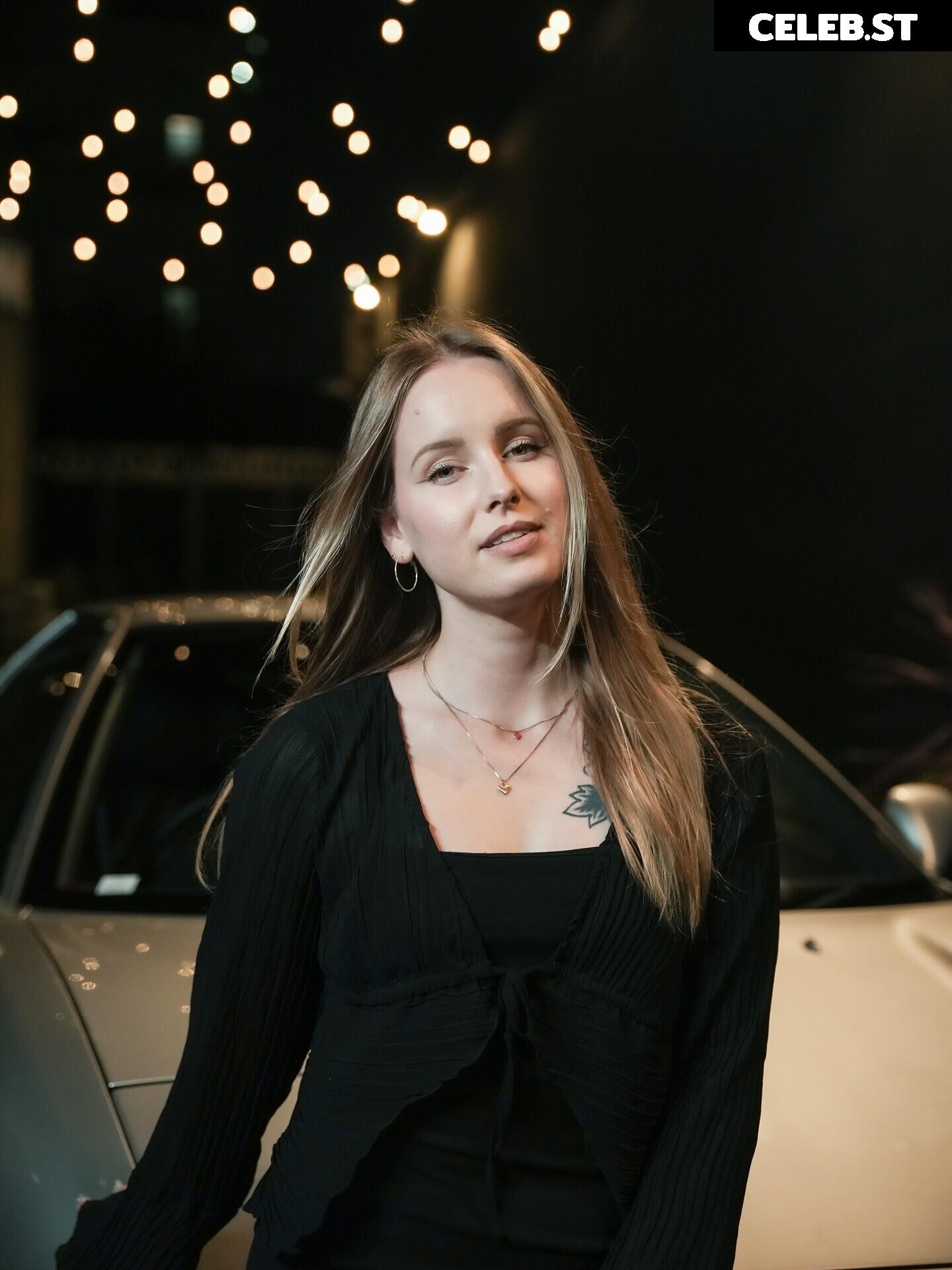 Sonja Reid aka OMGitsfirefoxx Image 10606525