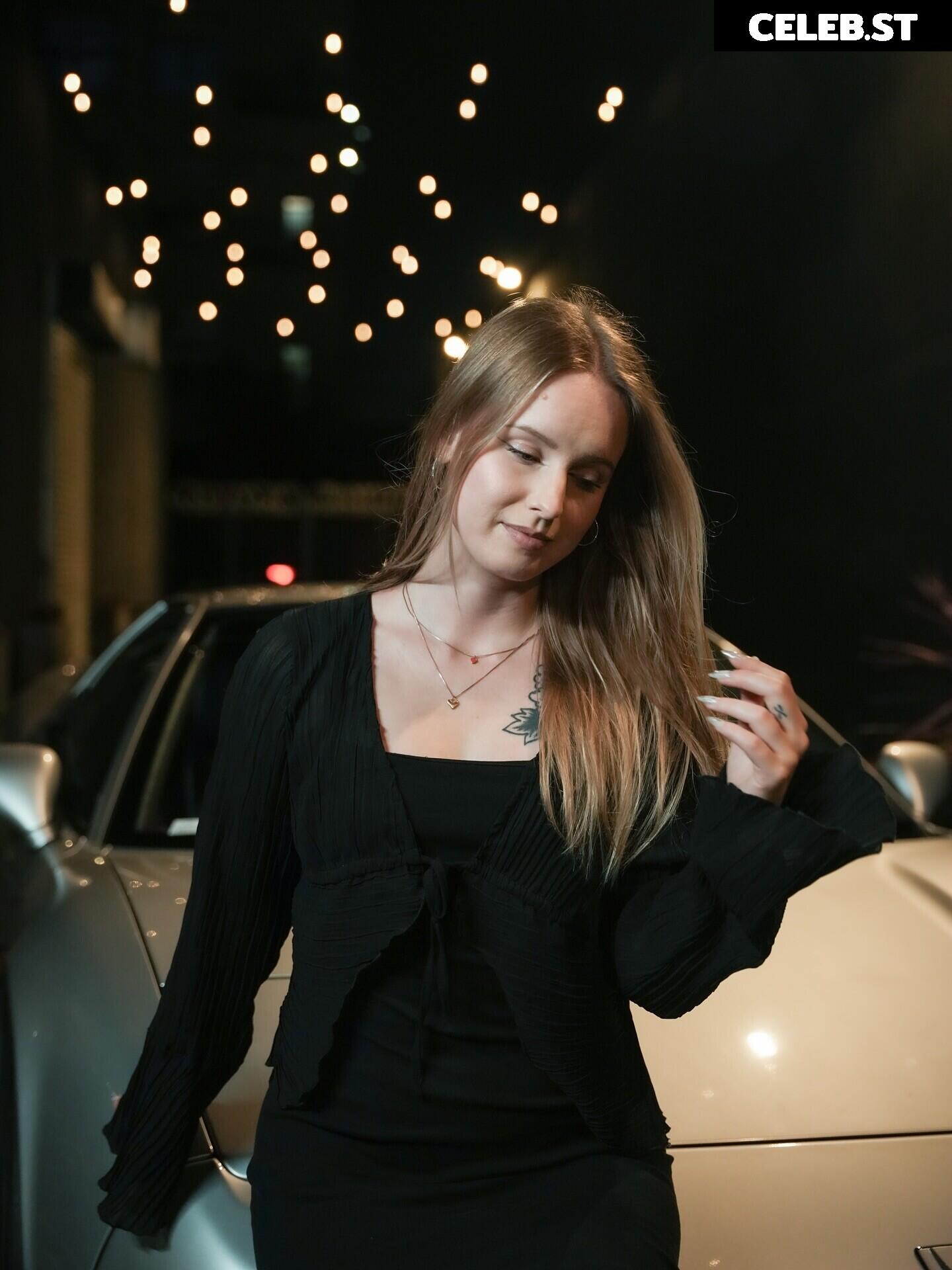 Sonja Reid aka OMGitsfirefoxx Image 10606539