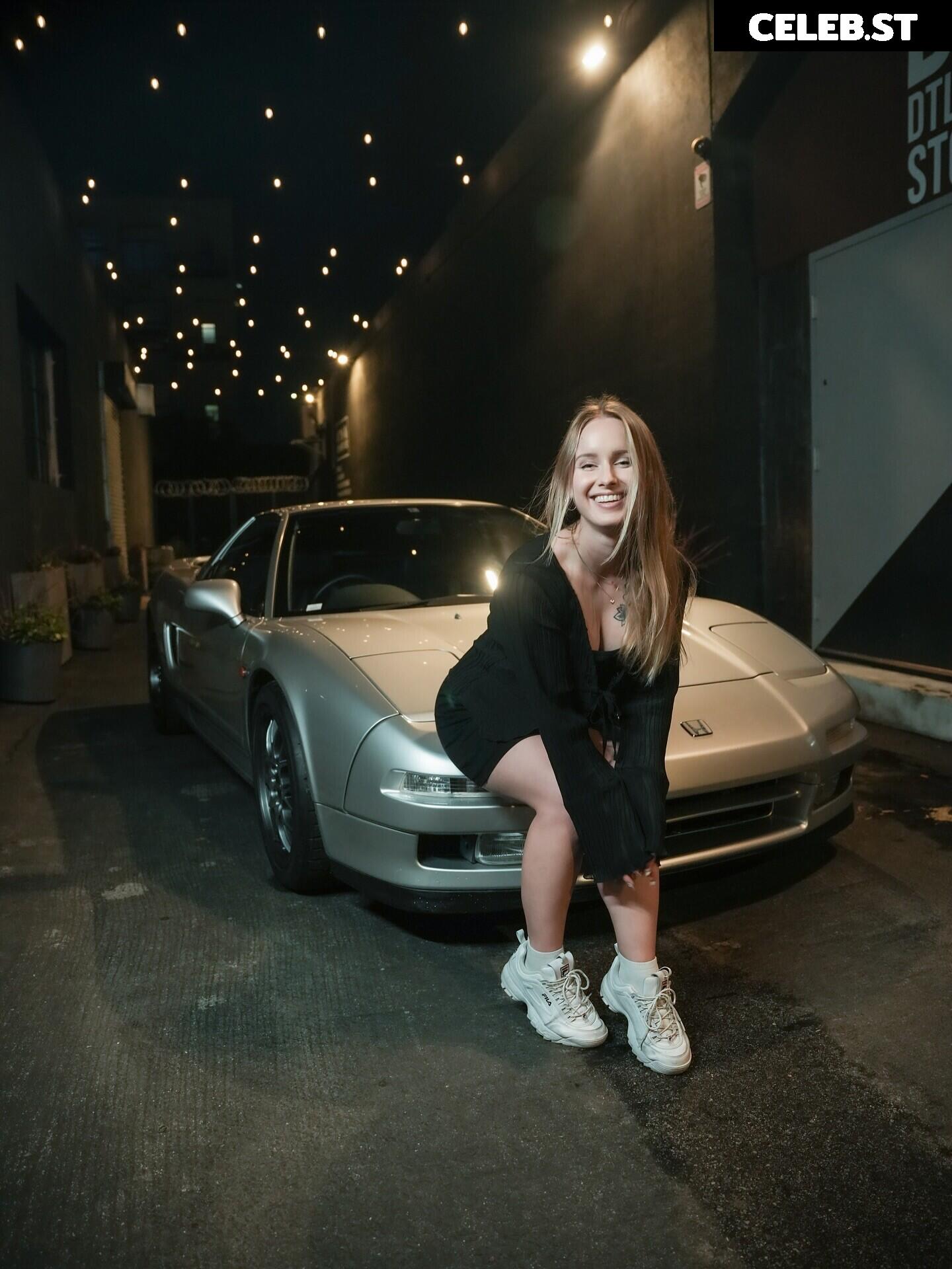 Sonja Reid aka OMGitsfirefoxx Image 10606538