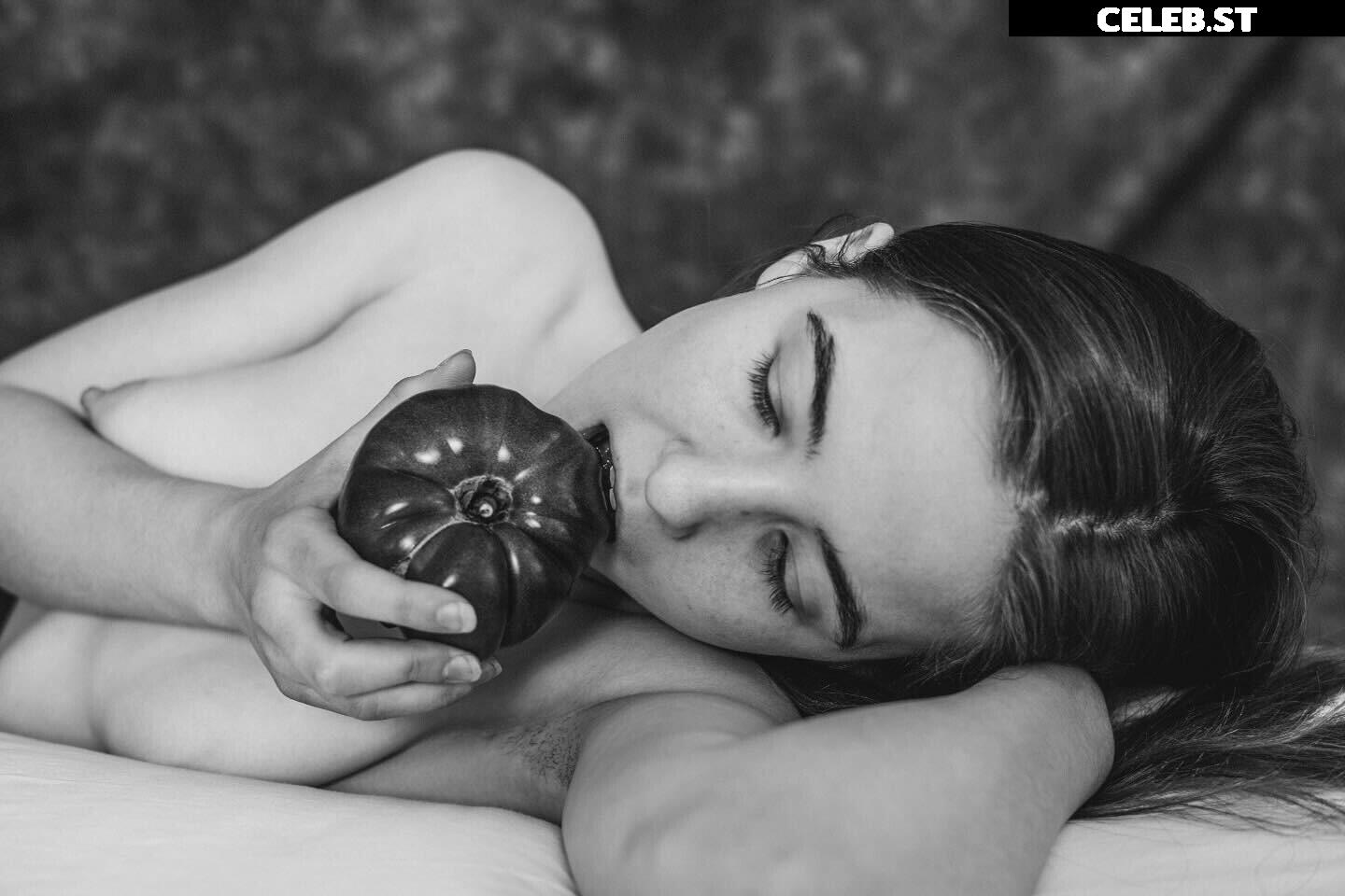 Curious_Hour / mirrajean Image 10609917