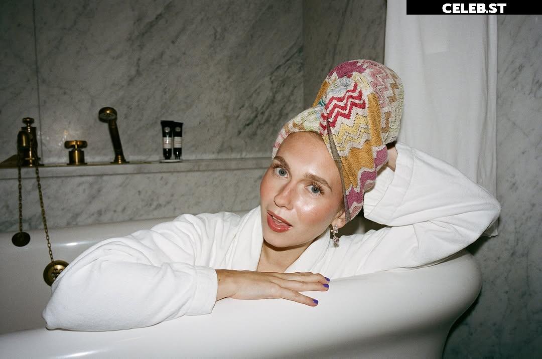 Veronika Slowikowska / veronika_iscool Image 10695944