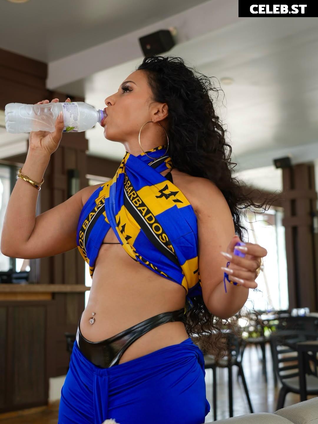 Robin Roxette Image 10697540