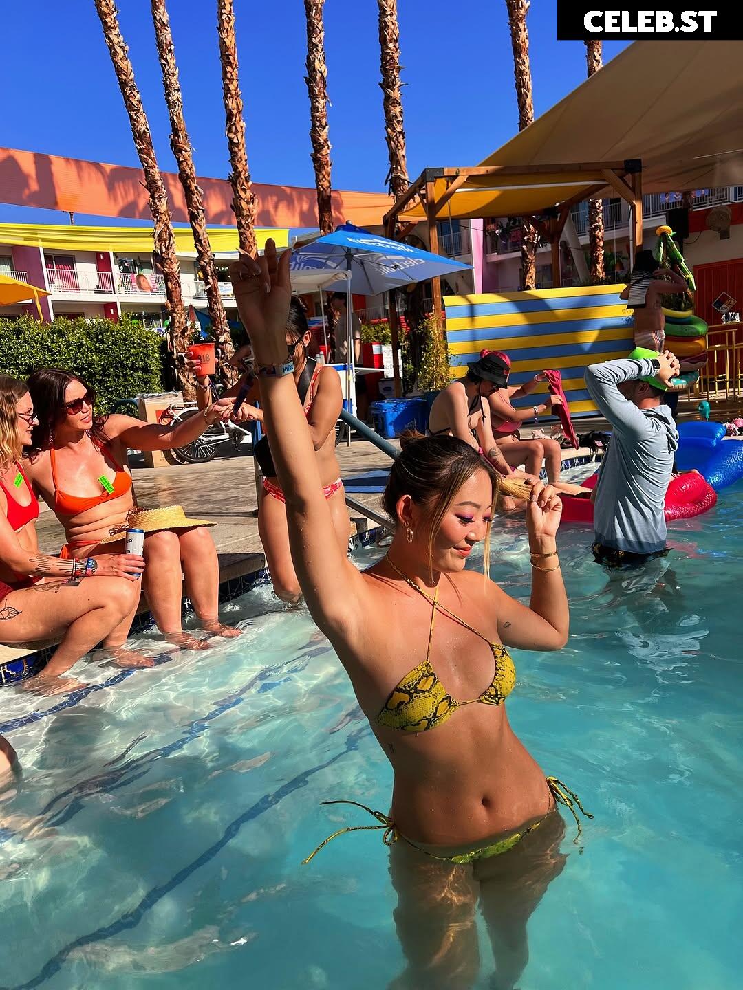 Simona Shao Image 10691832