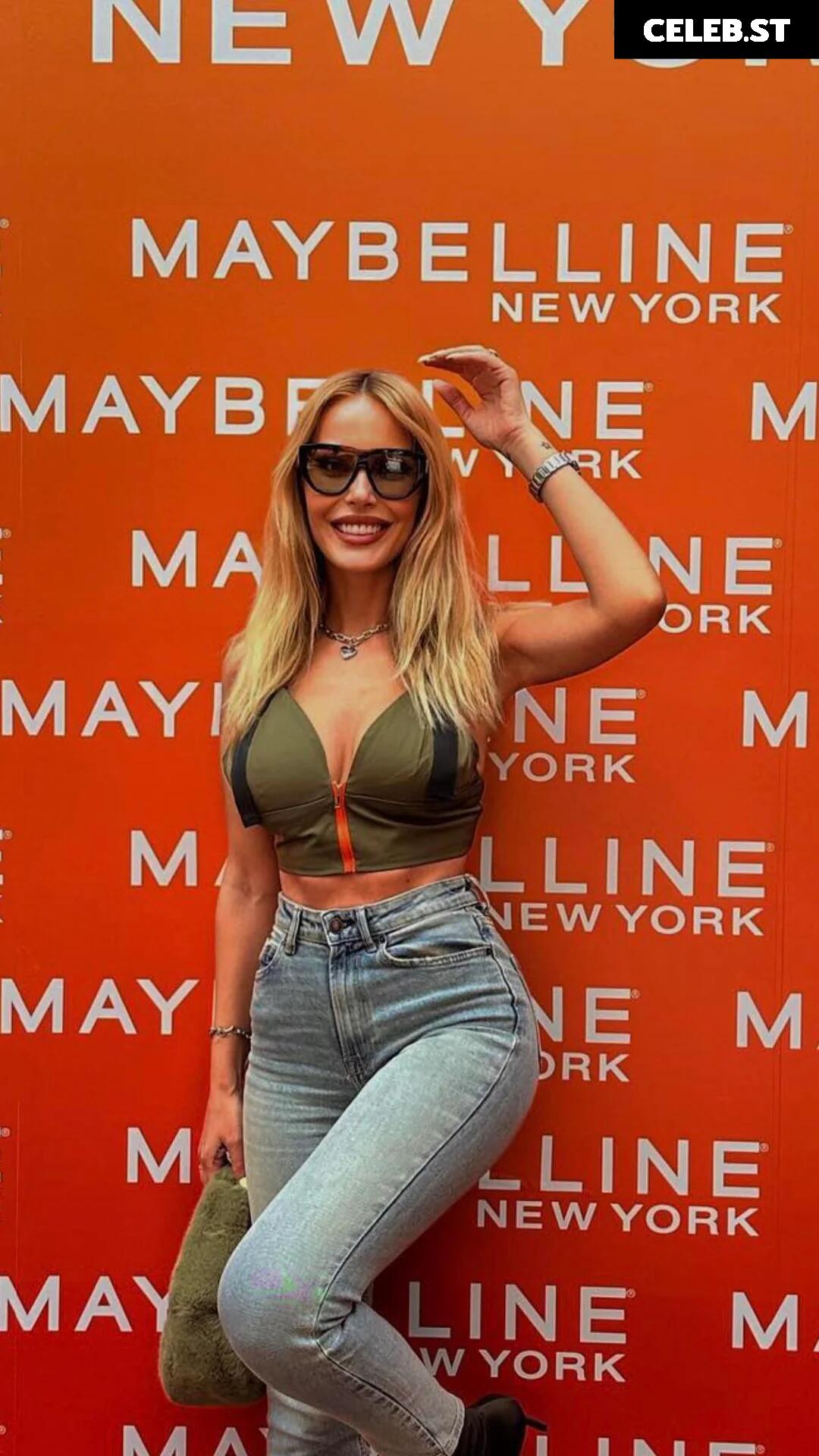 Hande Sarıoğlu Image 10691461