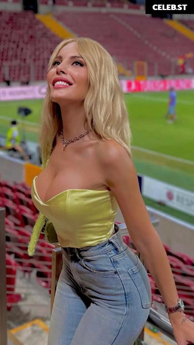 Hande Sarıoğlu Image 10691453