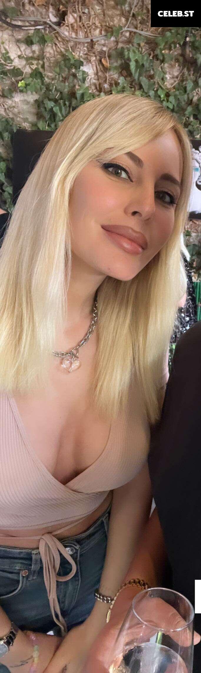 Hande Sarıoğlu Image 10691448