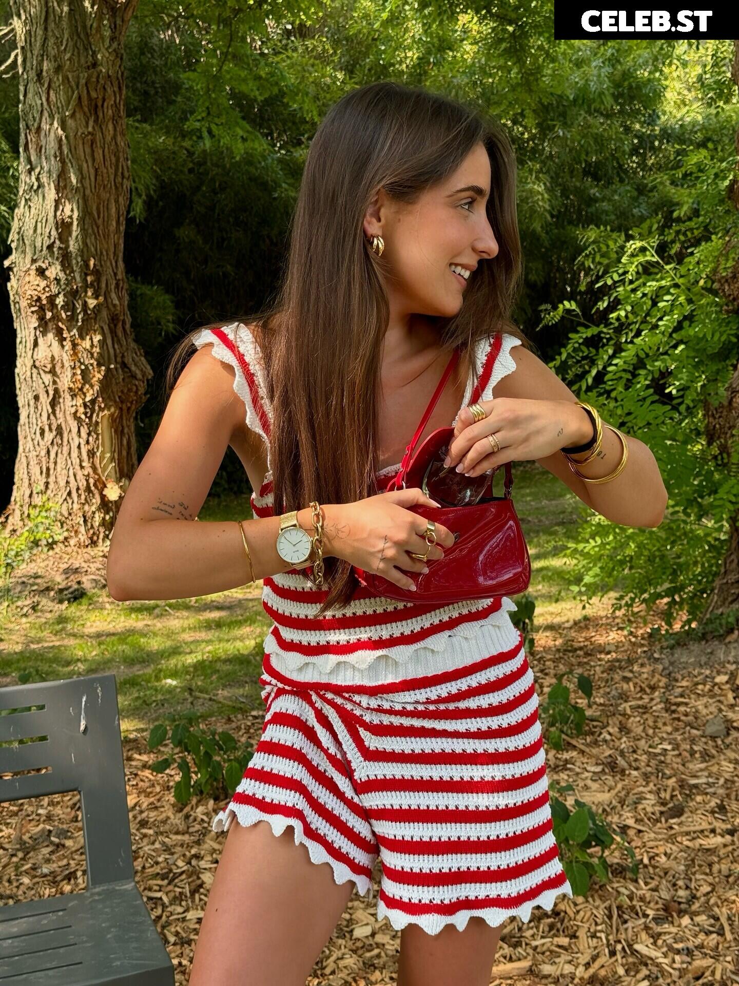 Apo / apollinegrmz / apolline_guer Image 10685390