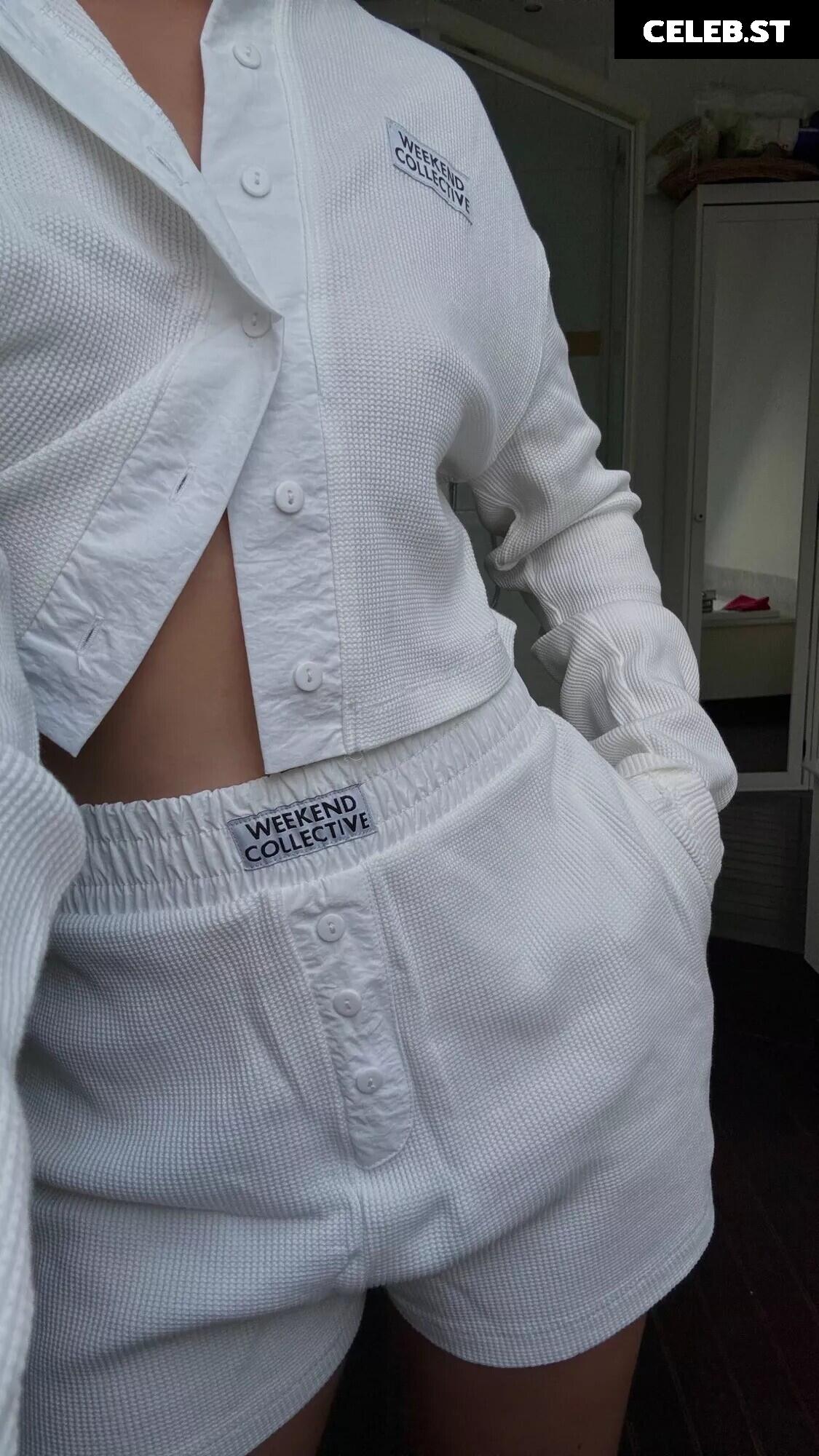 Apo / apollinegrmz / apolline_guer Image 10685386