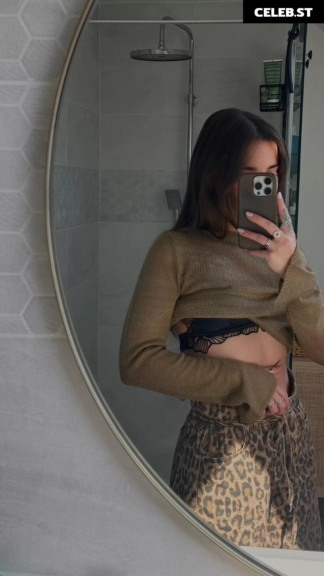 Apo / apollinegrmz / apolline_guer Image 10685385