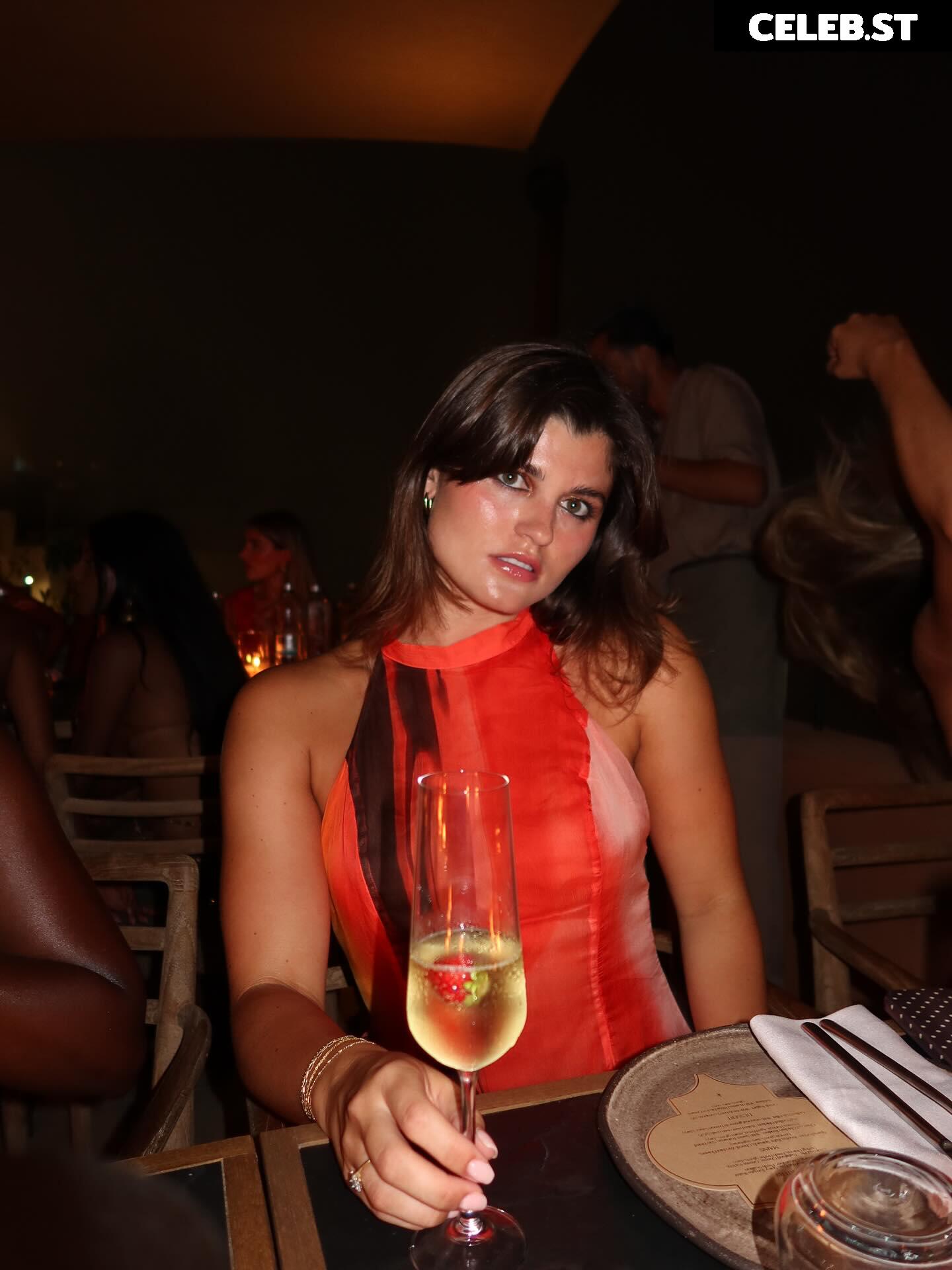 livefitelle / elle edwards Image 10684125