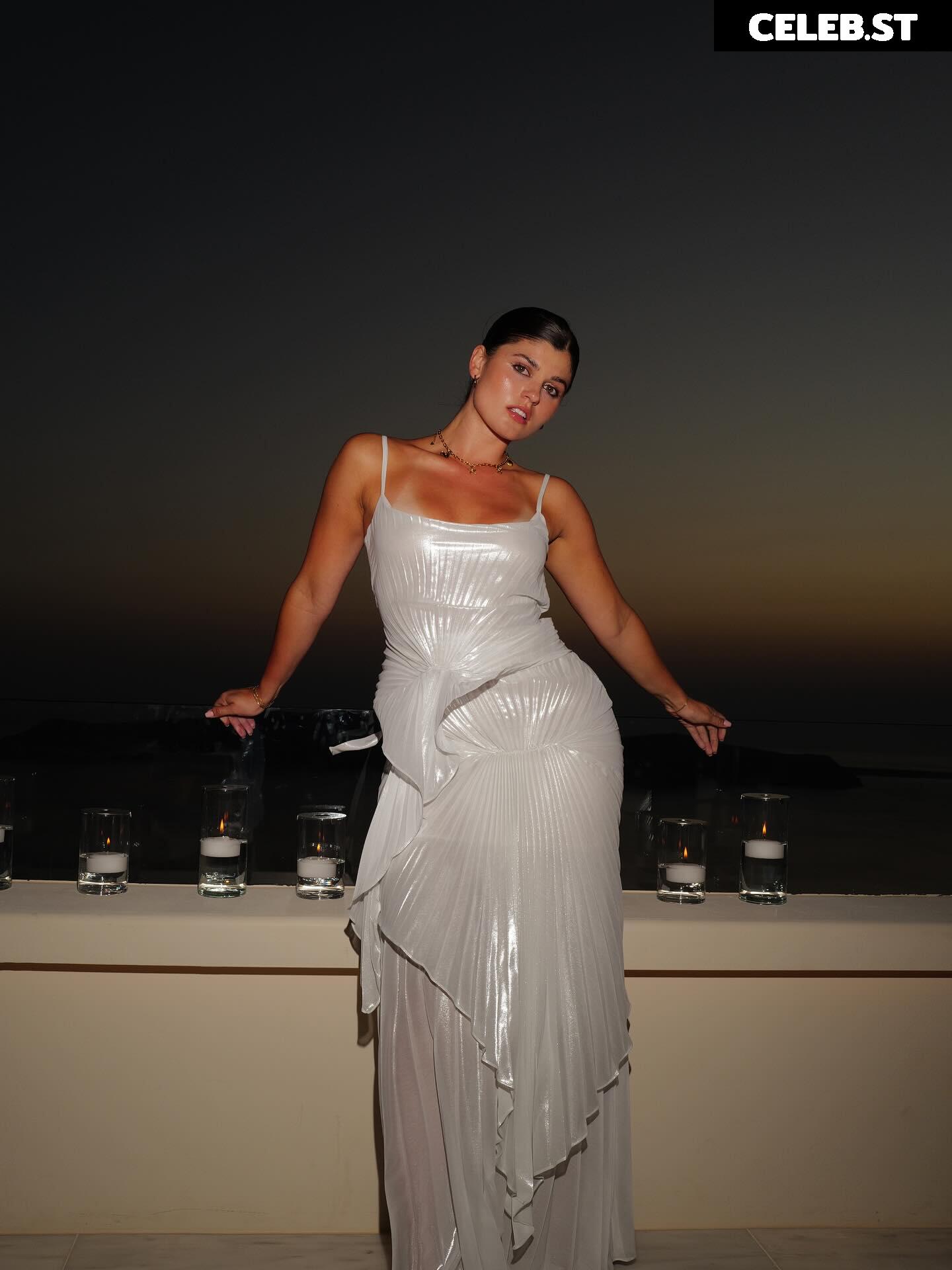 livefitelle / elle edwards Image 10684116