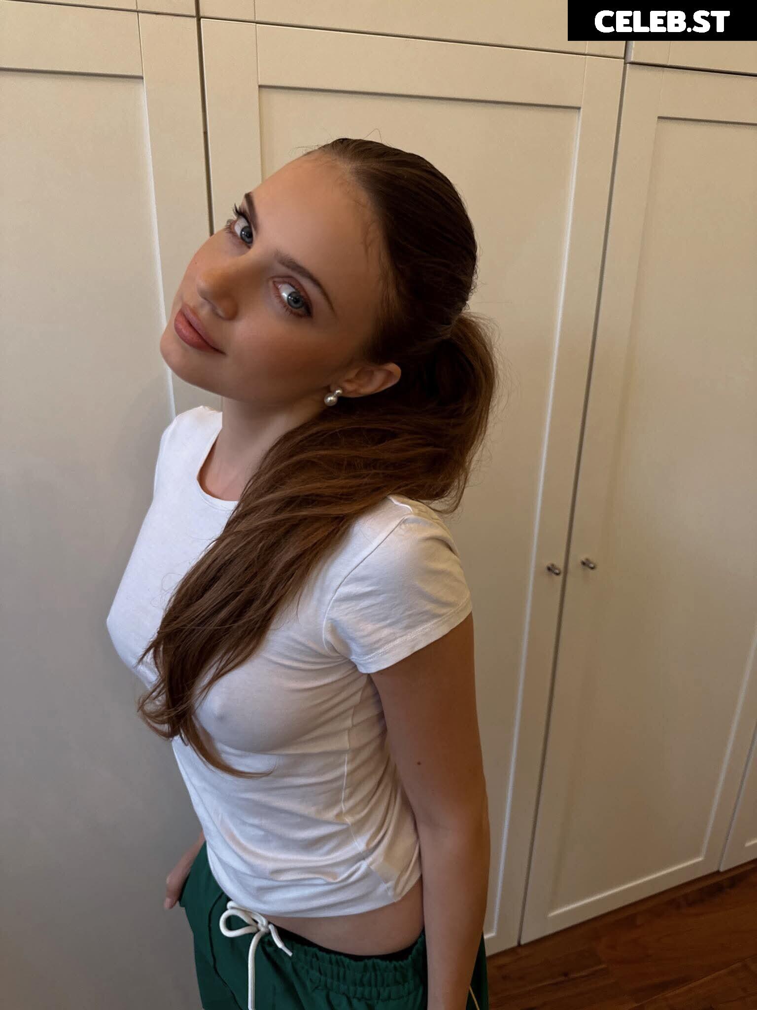 Xenia Tchoumi Image 10684038