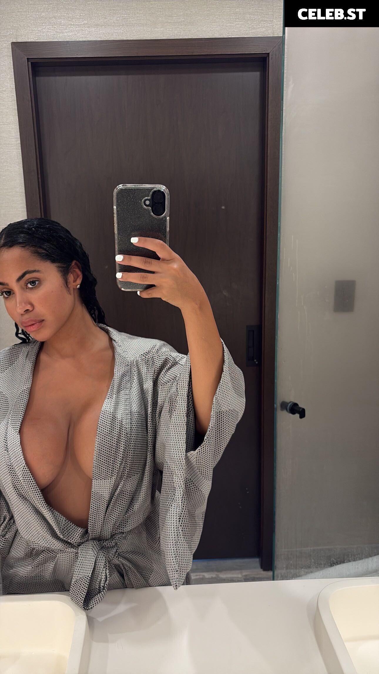 Yasmine Lopez Image 10681111