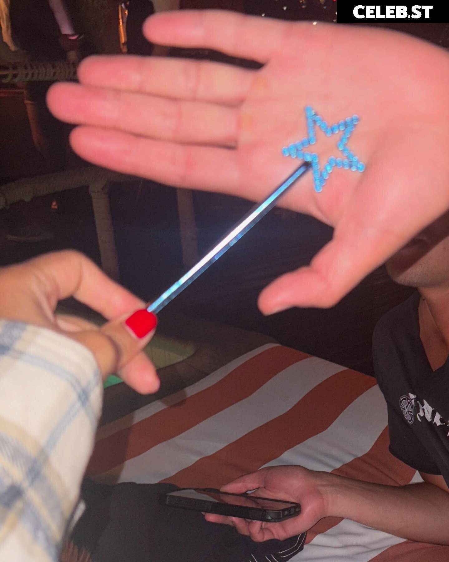 Tommy Genesis Image 10683165