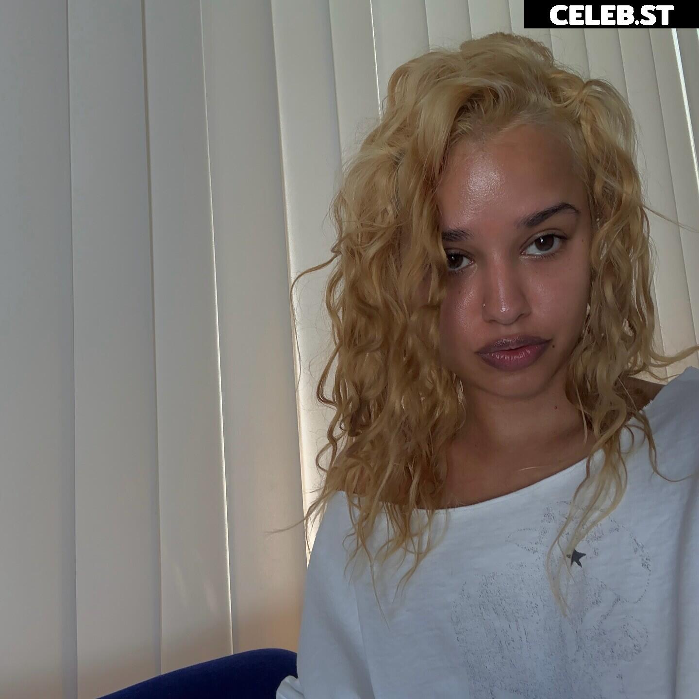 Tommy Genesis Image 10683153