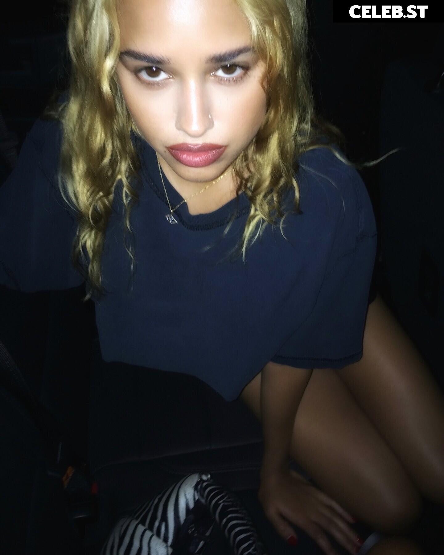 Tommy Genesis Image 10683144