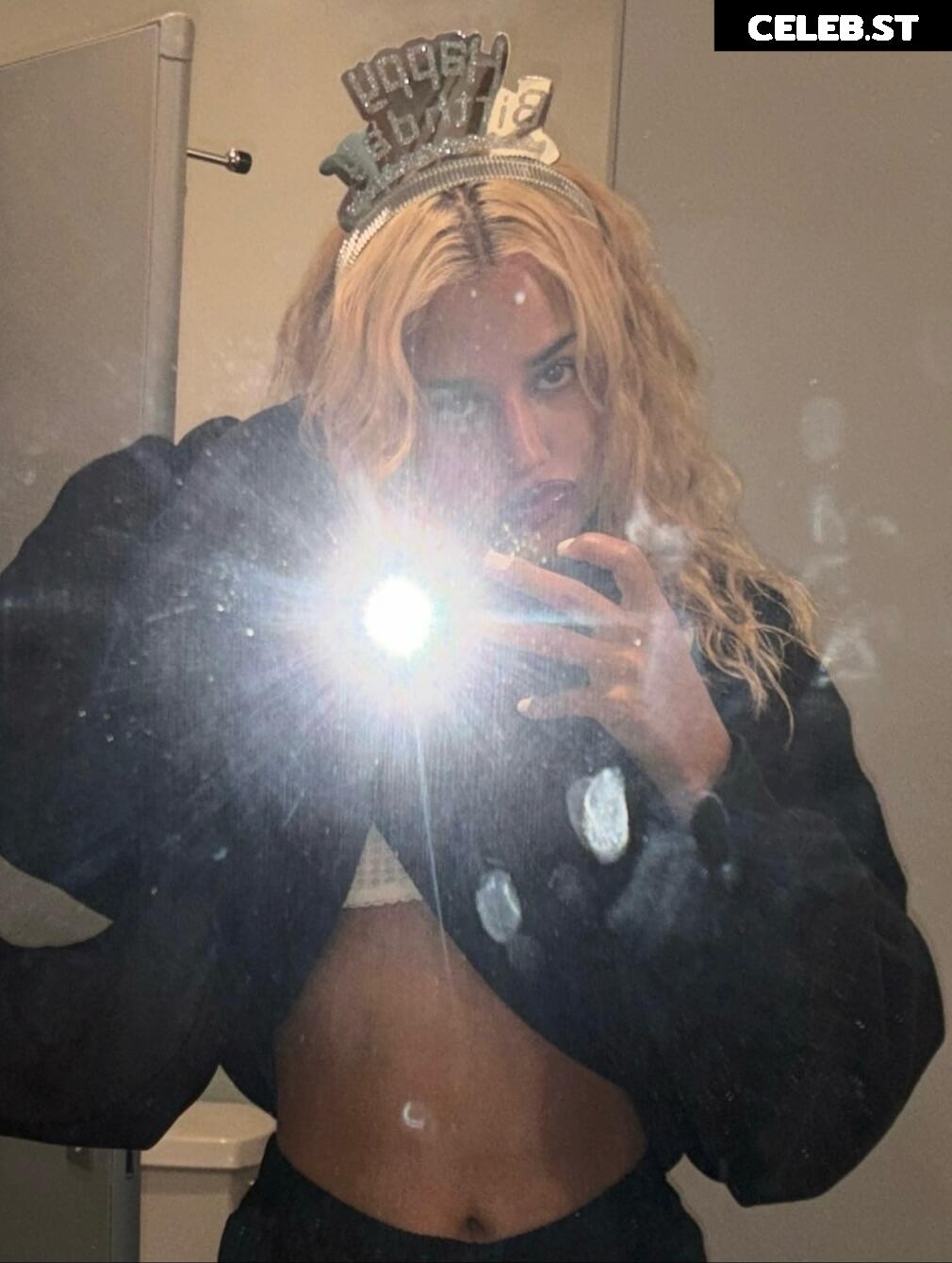 Tommy Genesis Image 10683174