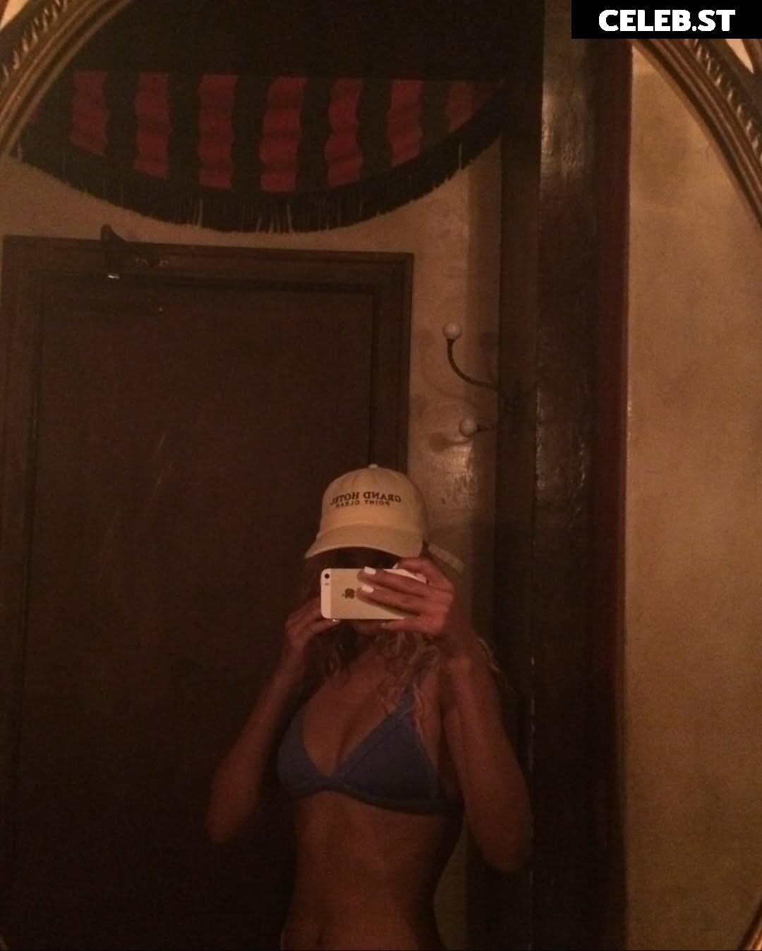 Tommy Genesis Image 10683178