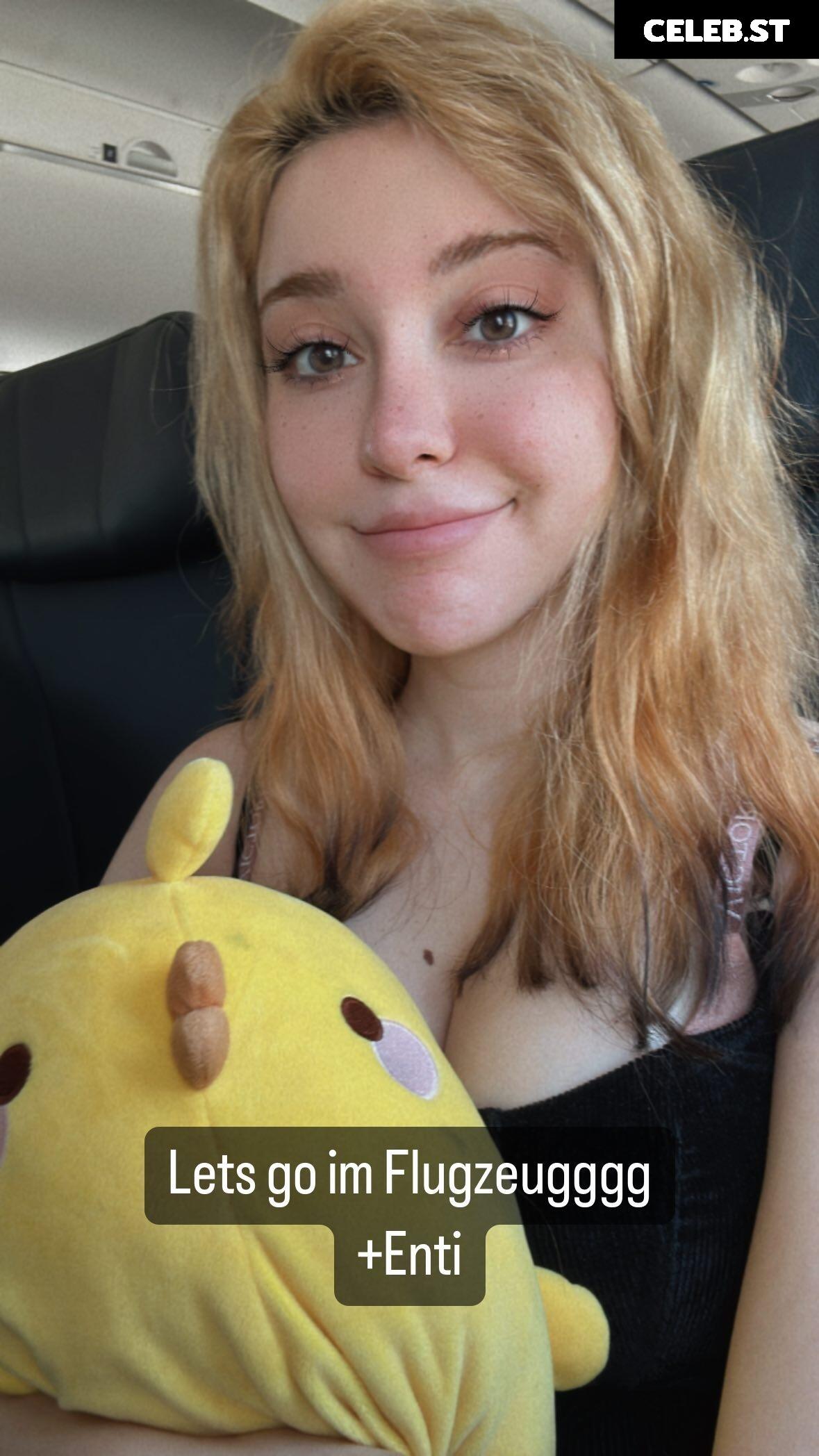 AnniTheDuck Image 1068327