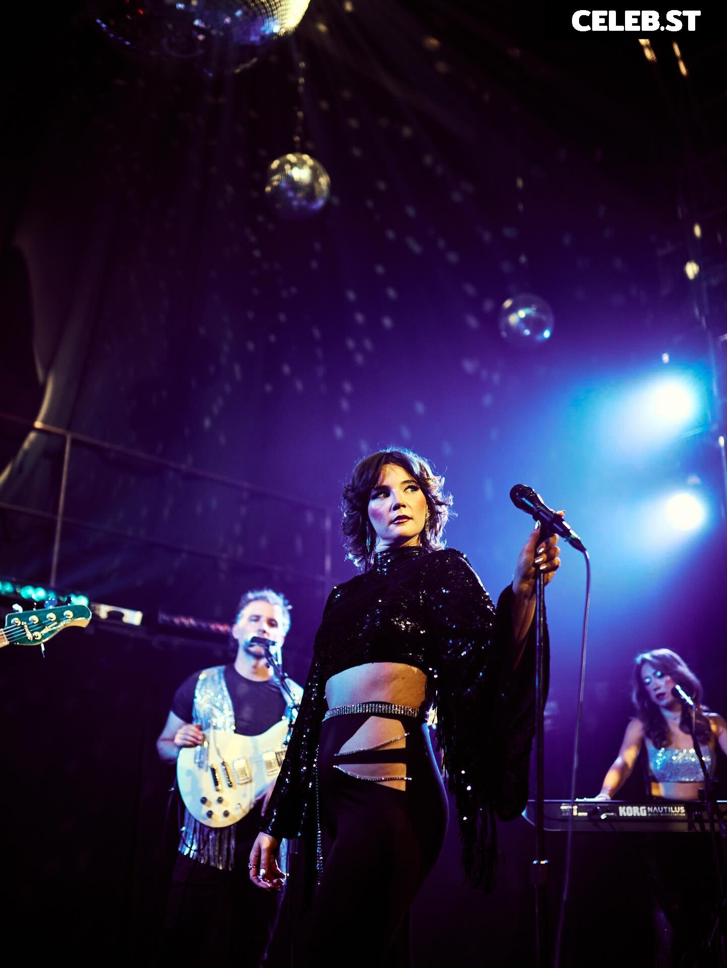 Sammy Rae (Sammy Rae &amp; The Friends) Image 10682583