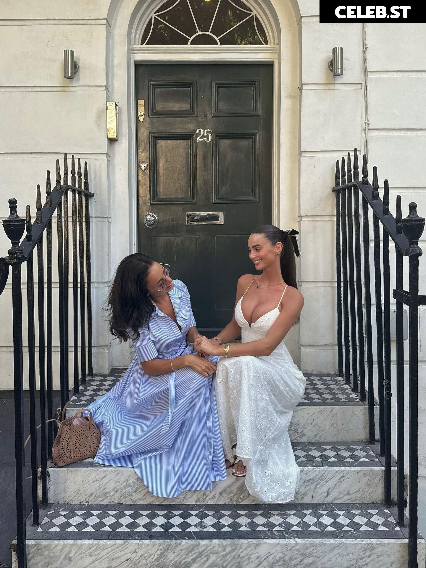 Maddy Cheary / maddycheary Image 10599534