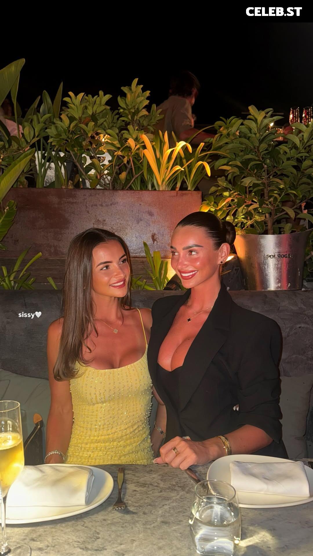 Maddy Cheary / maddycheary Image 10599558