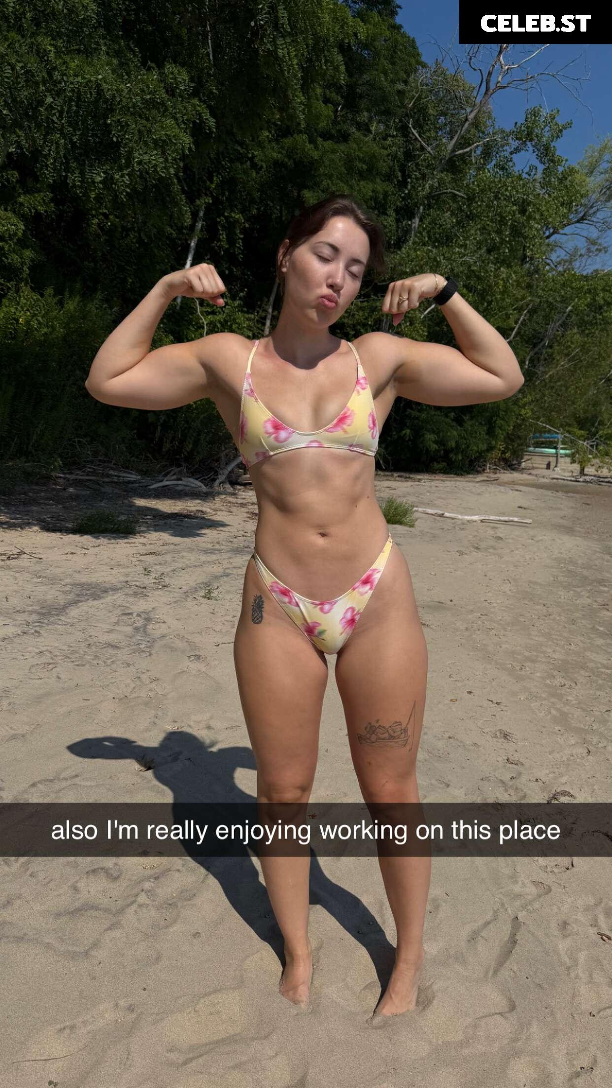 Pineapplebrat / Alice Klomp Image 10599412