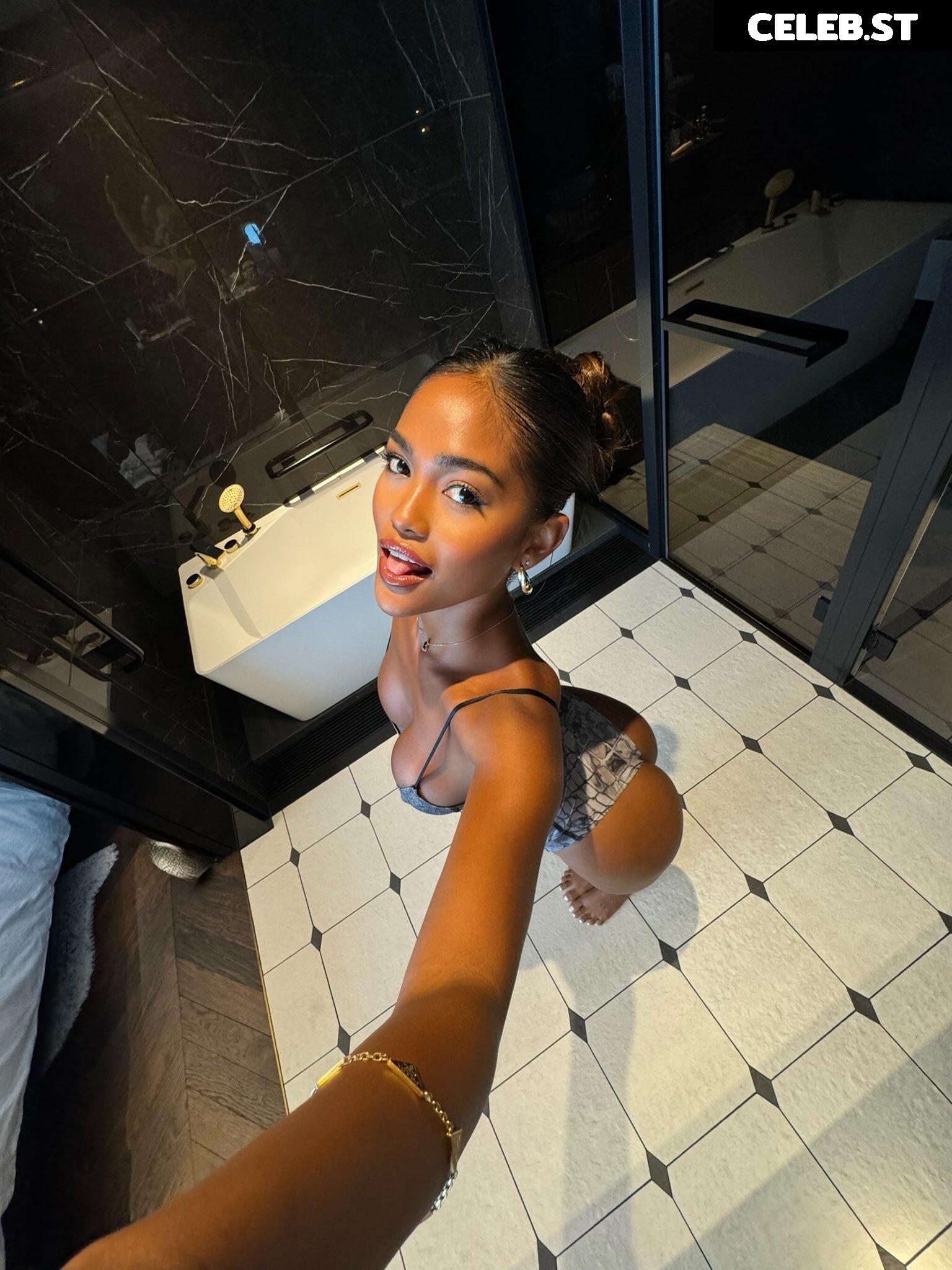 maeurn1 / maeurn.tv / Maeurn Smiles Image 10317542