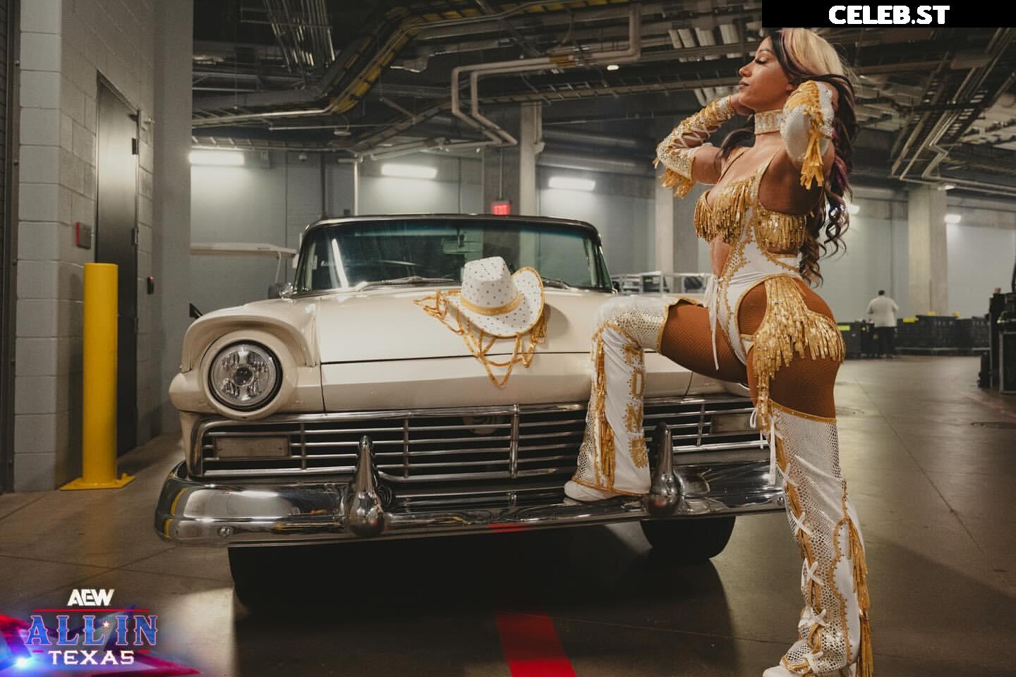WWE Sasha Banks | Mercedes Moné Image 10310967