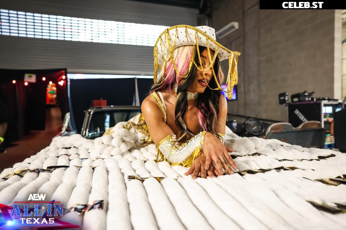 WWE Sasha Banks | Mercedes Moné Image 10310965