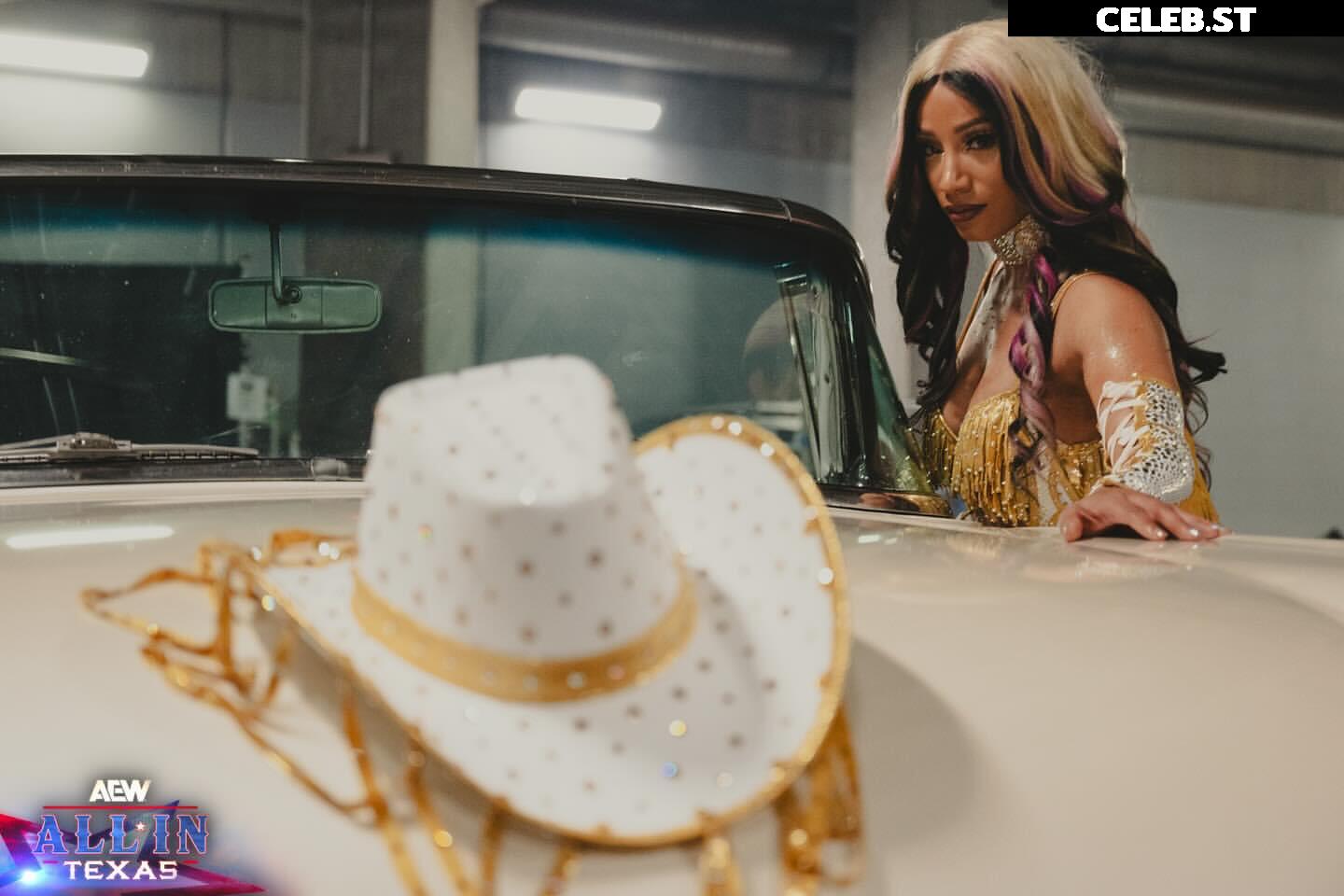 WWE Sasha Banks | Mercedes Moné Image 10310969