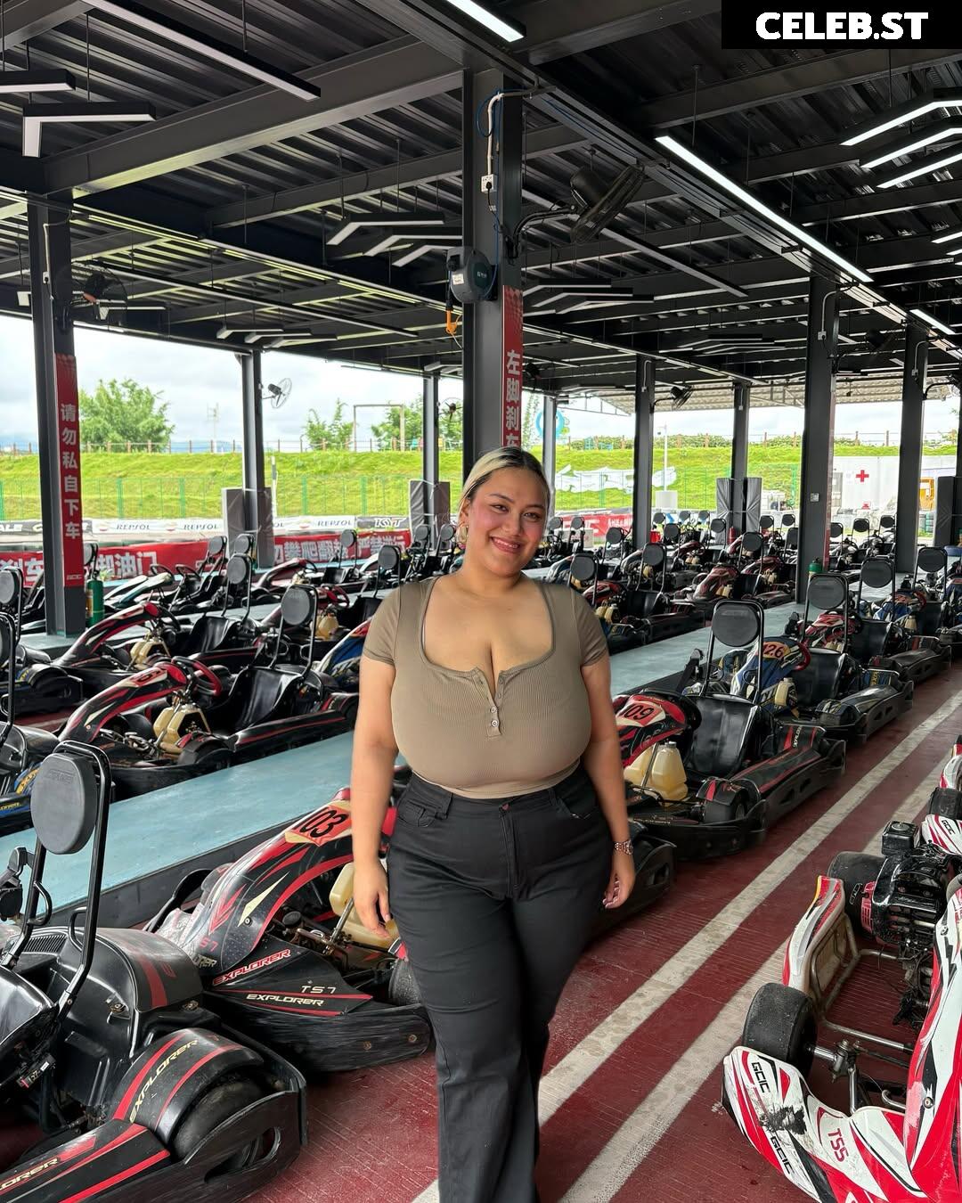 fhong_fionax / Chayada Dulyasatien (Busty Thai Model) Image 10310170