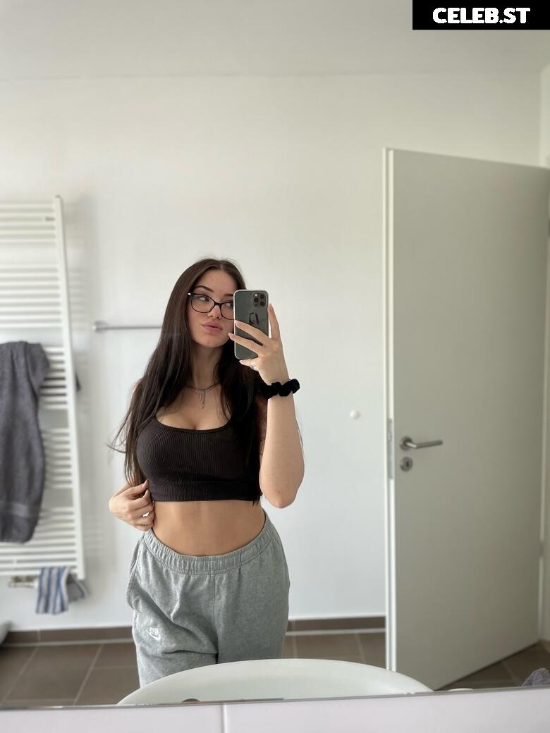 Faye.sxh Image 1032705
