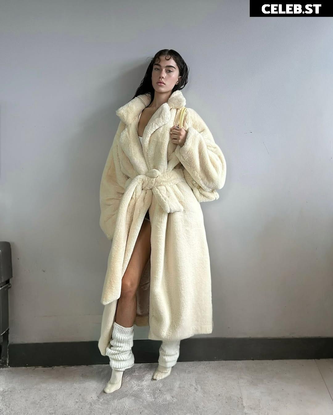 Claudia Valentina Image 10335775
