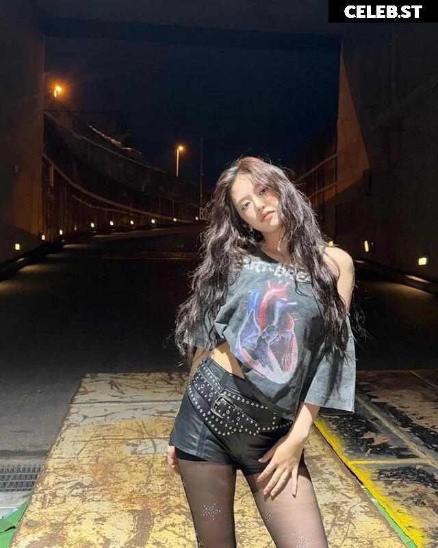 An Yujin 안유진 | YUJIN Image 10334119